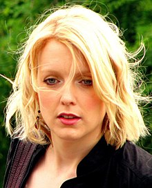 How tall is Lauren Laverne?